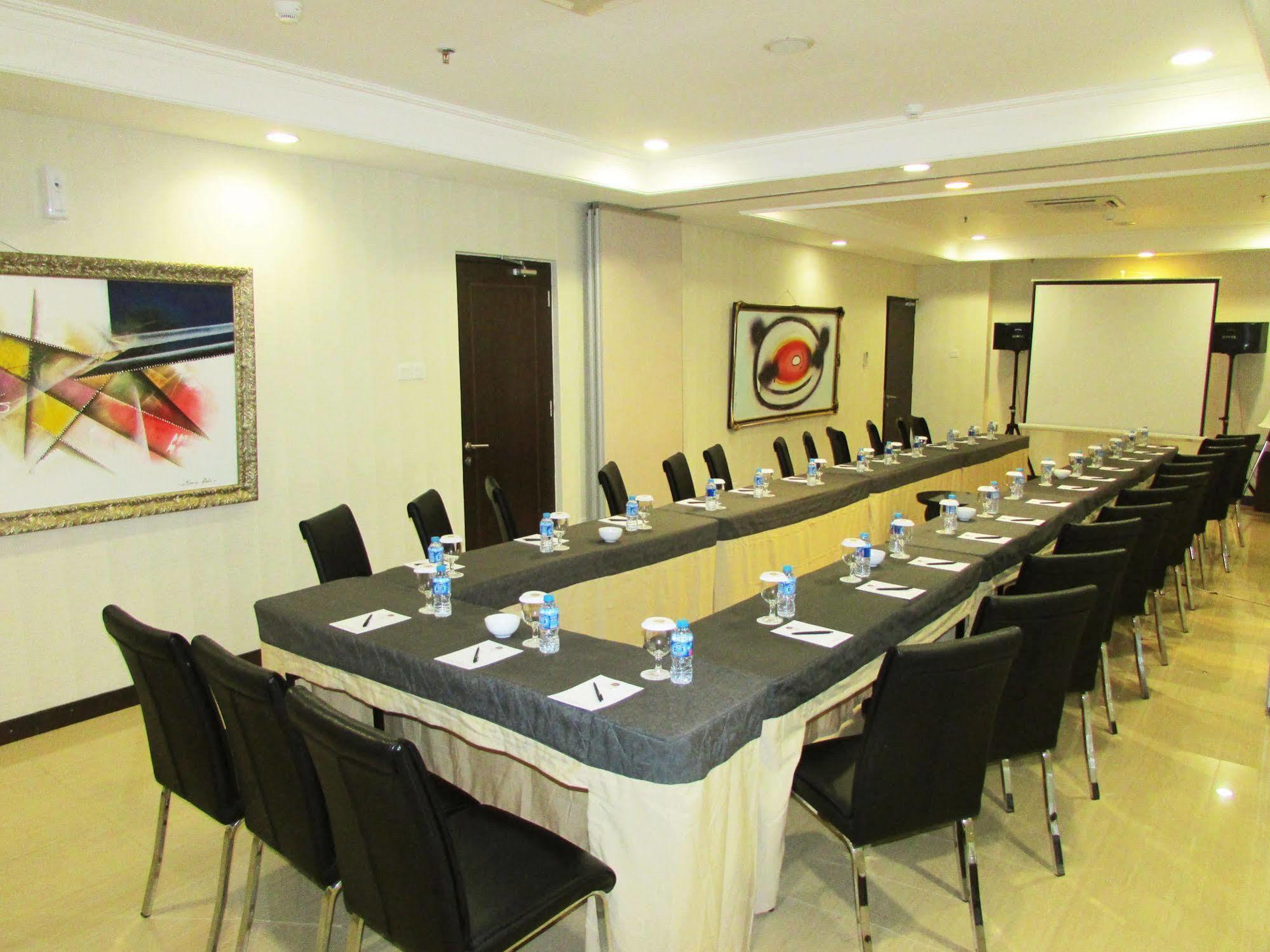 Gp Mega Kuningan Jakarta Exterior foto